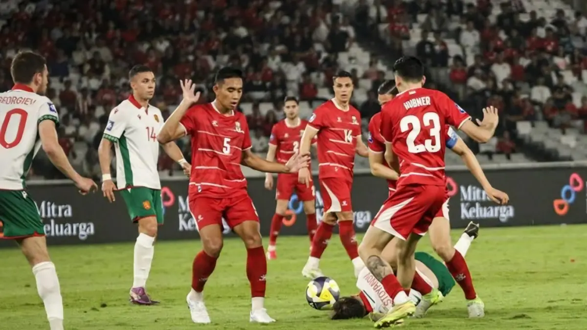 Pemain Timnas Indonesia menguasai bola saat menghadapi Bulgaria di final FIFA Series 2026, namun gagal mencetak gol meski tampil dominan.