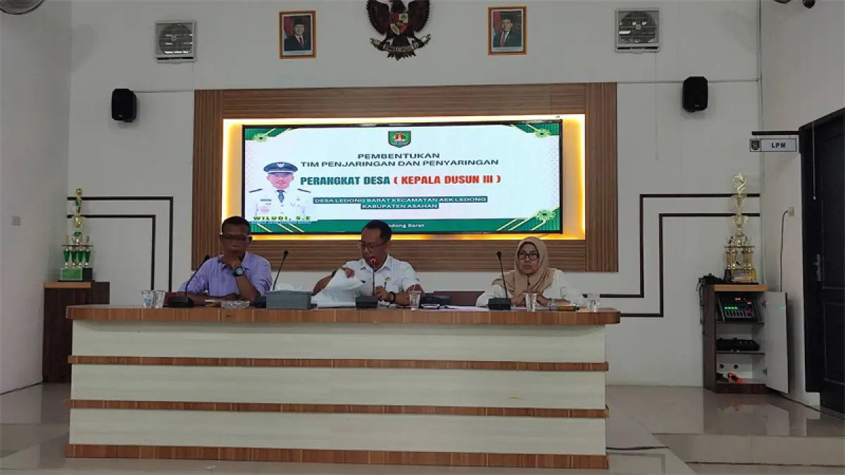 Pemerintah Desa Ledong Barat, Kecamatan Aek Ledong, Kabupaten Asahan, menggelar rapat pembentukan Tim Penjaringan.

