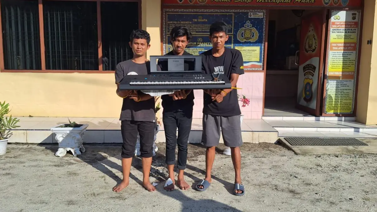 Tiga pelaku pencurian yang membobol rumah anggota Polwan di Simalungun diamankan di Polsek Bangun usai ditangkap dalam operasi cepat polisi.