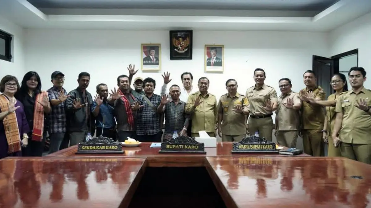 Bupati Karo Antonius Ginting bersama jajaran menerima audiensi pengurus Lembaga Adat Karo Indonesia (LAKI) di Kantor Bupati Karo.