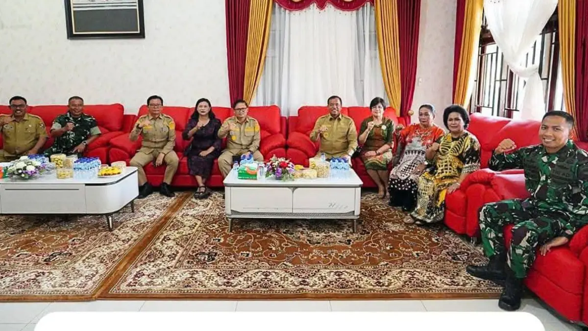 Bupati Karo Antonius Ginting menghadiri halal bihalal Idul Fitri 1447 H di rumah dinas Ketua DPRD Kabupaten Karo bersama jajaran pemerintah daerah.