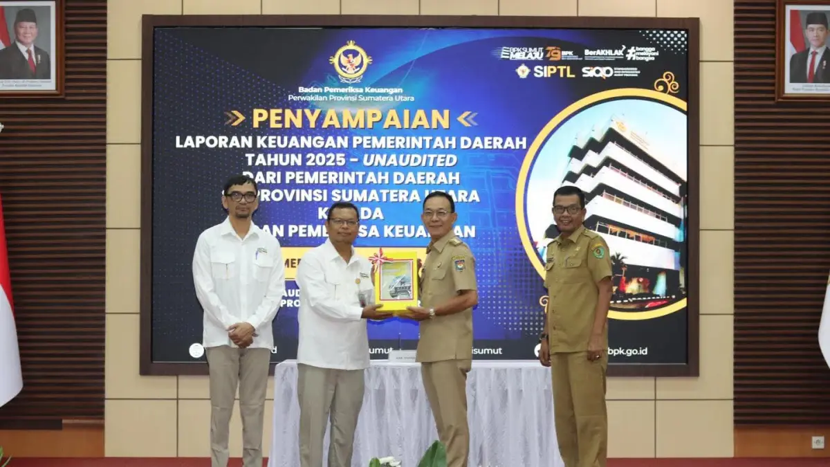 Bupati Tapsel Gus Irawan Pasaribu menyerahkan LKPD Tahun Anggaran 2025 kepada BPK RI Perwakilan Sumatera Utara di Medan.