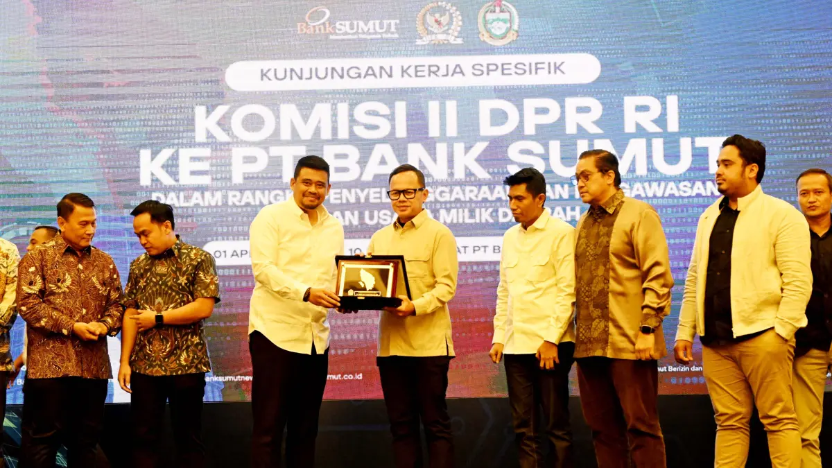 Gubernur Sumut Bobby Nasution bersama Wamendagri, jajaran Bank Sumut, dan kepala daerah menerima kunjungan kerja Komisi II DPR RI di Kantor Bank Sumut Medan.