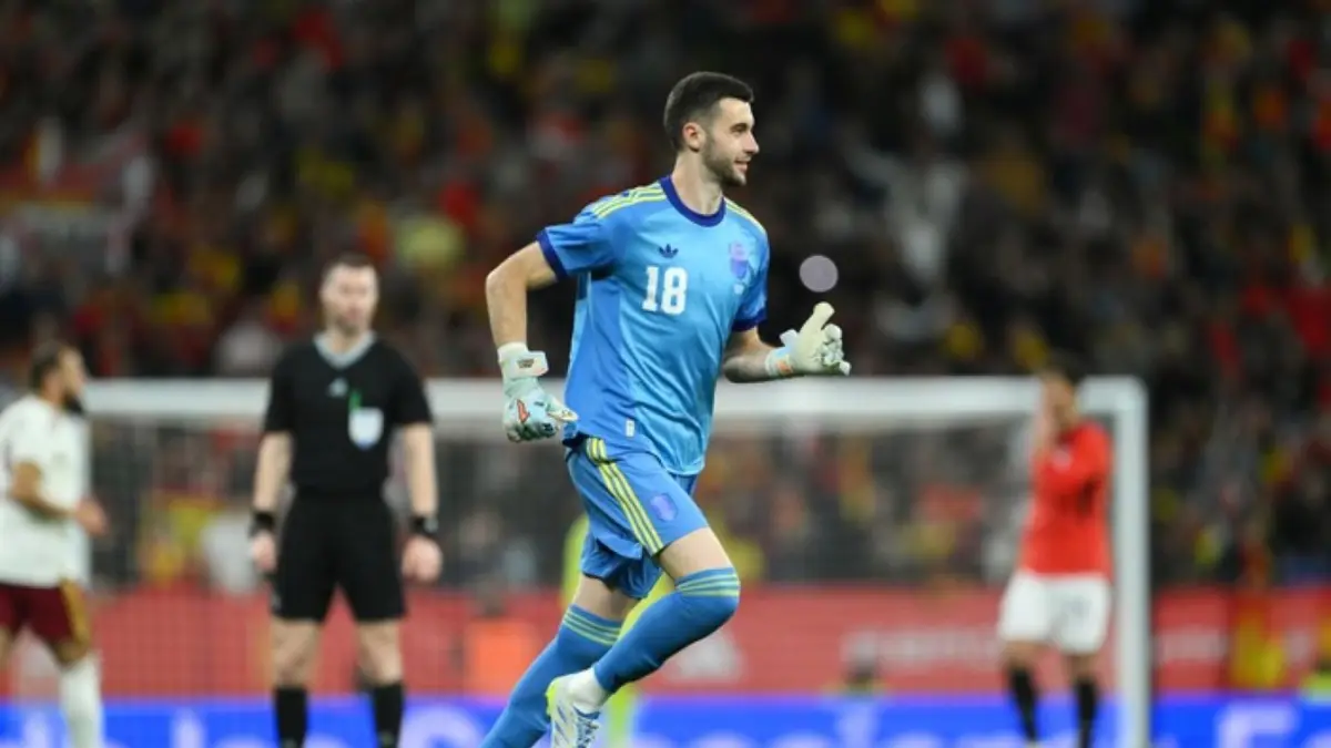 Joan Garcia menjalani debut bersama Timnas Spanyol di Stadion RCDE, namun mendapat cemoohan dari sebagian suporter tuan rumah.