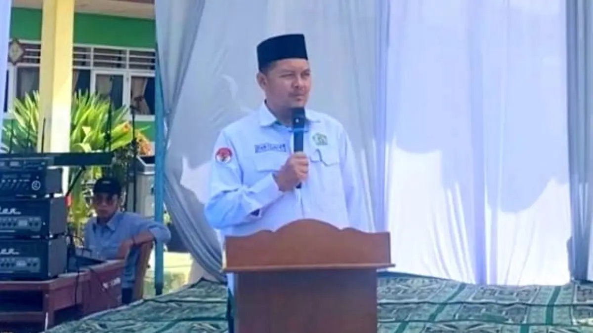 Kakan Kemenag Padangsidimpuan, Erwin Kelanan Nasution, memberikan arahan saat pelepasan 430 siswa kelas XII MAN 1 Padangsidimpuan.