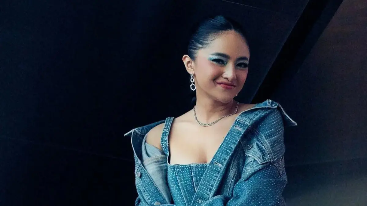 Marshanda membagikan potret masa kecilnya saat mengikuti tren “What Were You Like in the ‘90s” di media sosial.