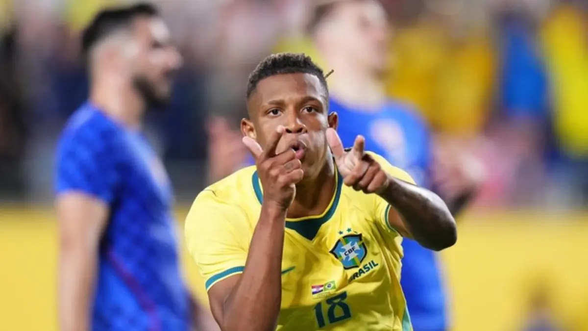 Pemain Brasil merayakan gol ke gawang Kroasia dalam laga uji coba internasional di Camping World Stadium.