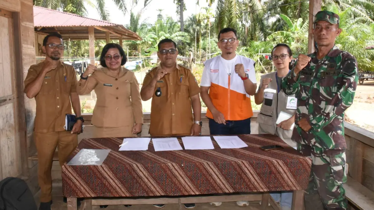 Serah terima bantuan jaringan pipanisasi air bersih dari Wahana Visi Indonesia dan YEU kepada Pemkab Tapteng di Desa Parjalihotan Baru.