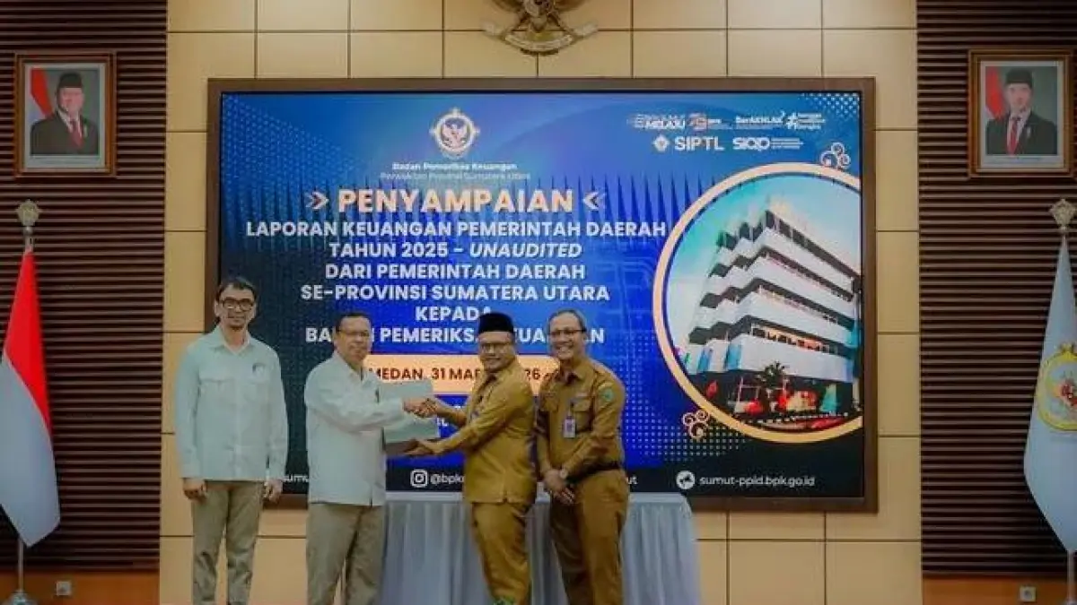 Wali Kota Padangsidimpuan Letnan Dalimunthe menyerahkan LKPD Tahun Anggaran 2025 kepada BPK RI Perwakilan Sumatera Utara di Medan.