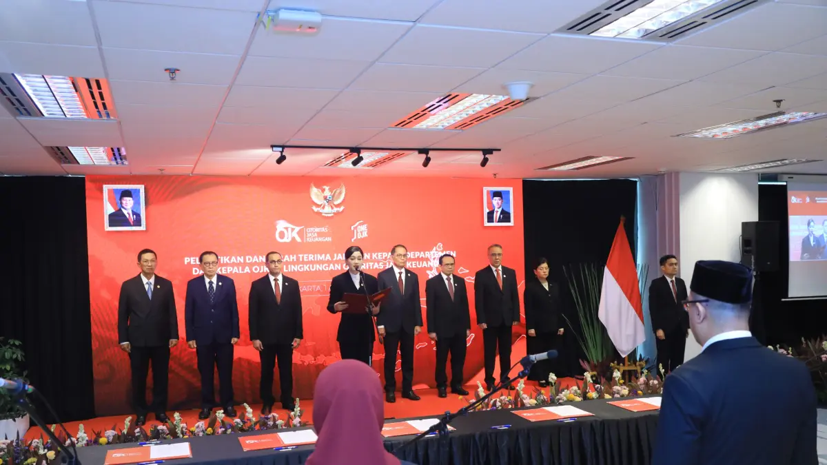 Ketua Dewan Komisioner OJK Friderica Widyasari Dewi melantik sejumlah pejabat strategis di Jakarta, Rabu (1/4/2026).