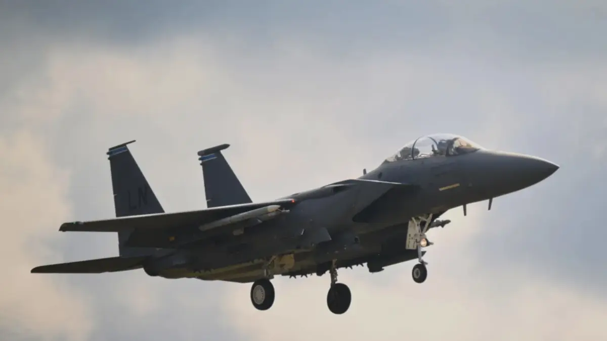 Jet tempur F-15E Strike Eagle milik Amerika Serikat yang dilaporkan ditembak jatuh di wilayah Iran.