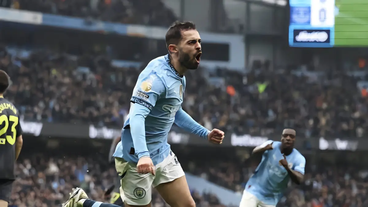 Joao Cancelo memberi isyarat kepada Bernardo Silva untuk bergabung dengan Barcelona.