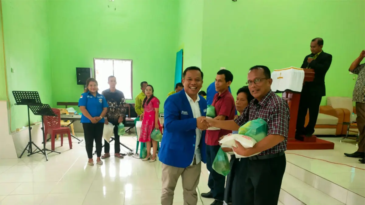 Aksi kasih setelah perayaan Paskah GAMKI Simalungun di HKBP Pematang Kerasaan, Kecamatan Bandar.