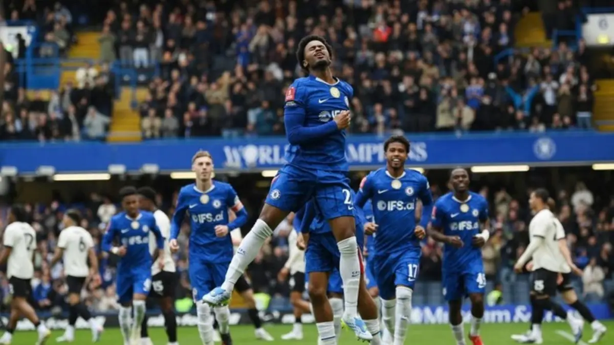 Pemain Chelsea merayakan gol dalam kemenangan telak 7-0 atas Port Vale pada perempat final Piala FA di Stamford Bridge.