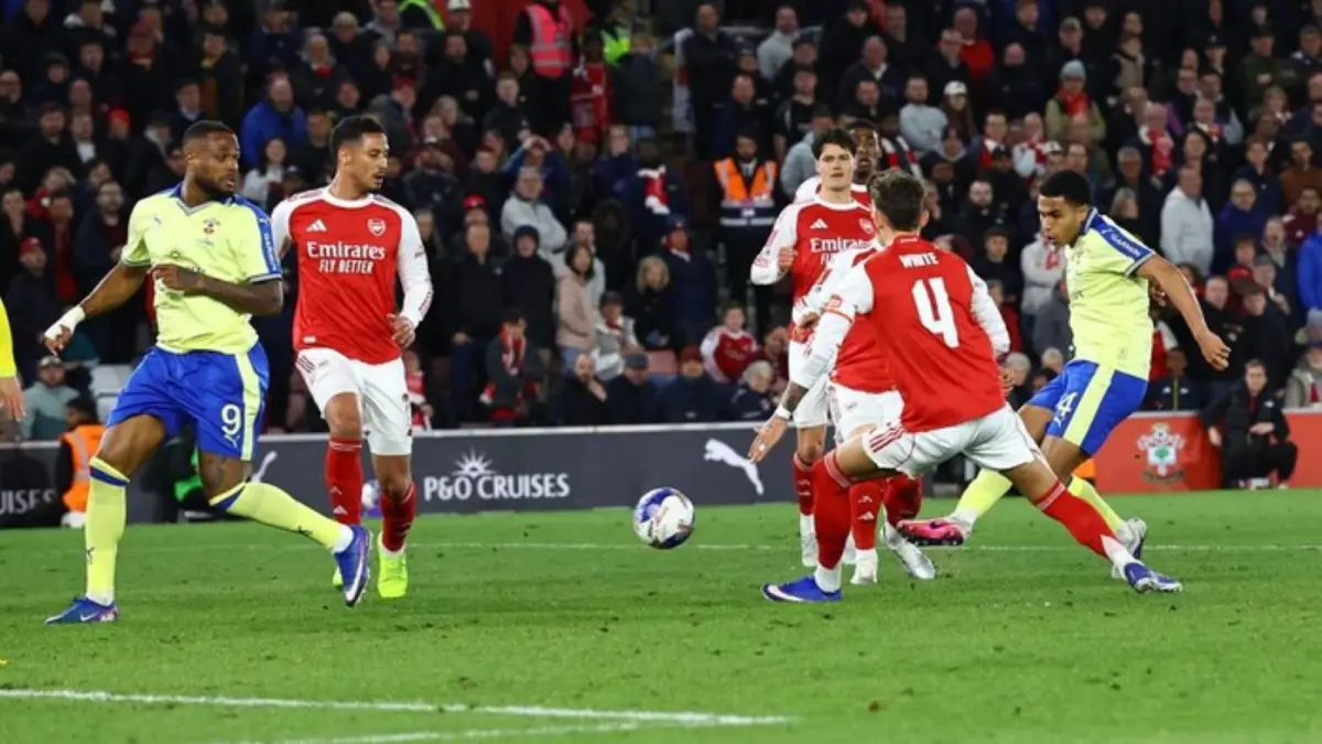 Pemain Southampton merayakan gol kemenangan ke gawang Arsenal yang memastikan langkah ke semifinal Piala FA 2025/2026.