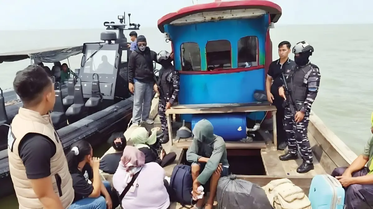 Petugas gabungan TNI AL dan Imigrasi mengamankan enam PMI non prosedural yang dipulangkan dari Malaysia melalui jalur laut.
