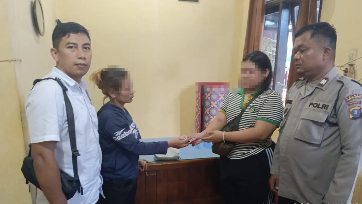 Petugas kepolisian memediasi kasus dugaan pencurian uang antara pedagang di Pasar Horas Pematangsiantar hingga berakhir damai.