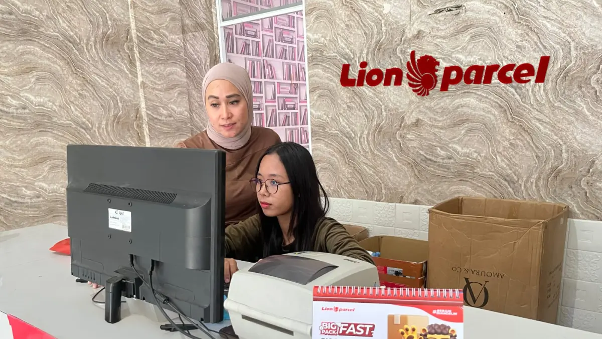 Agen Lion Parcel di Medan mengelola ribuan paket kiriman per hari seiring meningkatnya tren bisnis fesyen online.