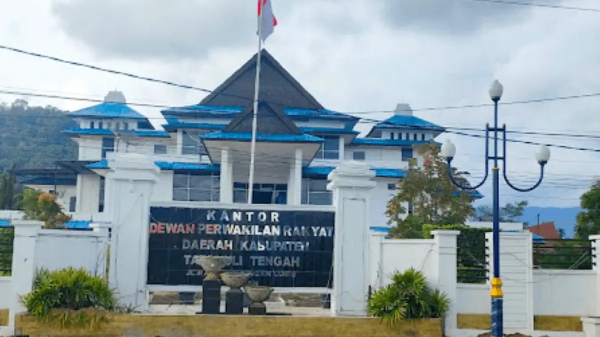 Anggota DPRD Tapteng saat rapat klarifikasi pengaduan bantuan bencana yang diwarnai ketidakhadiran instansi terkait.