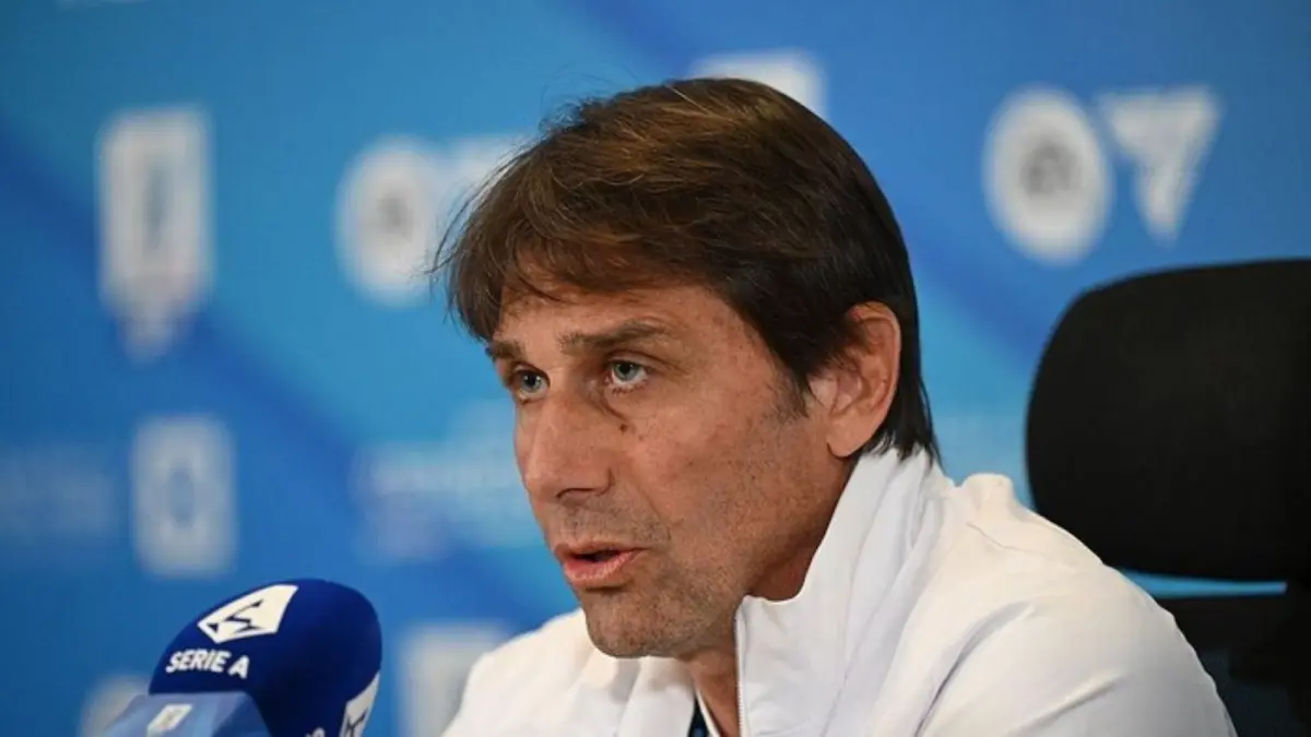 Antonio Conte saat memimpin Napoli, yang dikabarkan tertarik kembali melatih Timnas Italia usai mundurnya Gennaro Gattuso.