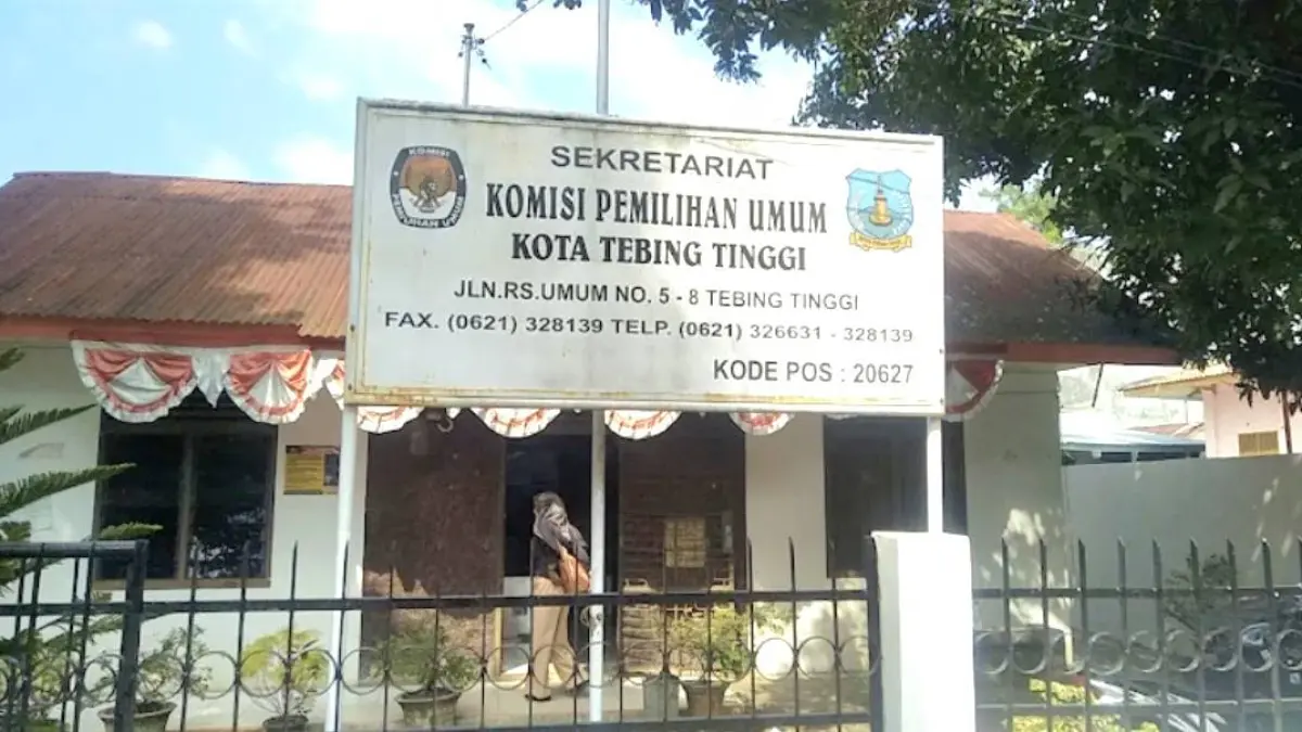 Kantor KPU Kota Tebingtinggi yang memberikan klarifikasi terkait polemik ijazah Wakil Wali Kota Tebingtinggi.