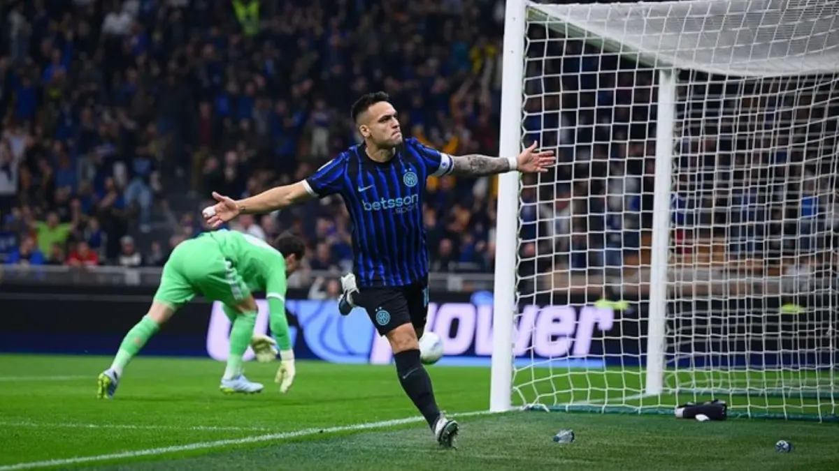 Lautaro Martinez merayakan gol saat membawa Inter Milan kembali tajam dengan kemenangan 5-2 atas AS Roma di Serie A.