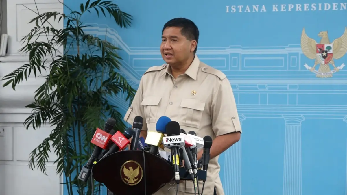 Menteri PKP Maruarar Sirait memberikan keterangan pers usai rapat bersama Presiden Prabowo Subianto terkait percepatan pembangunan rumah murah di Istana Kepresidenan, Jakarta, Senin (6/4).