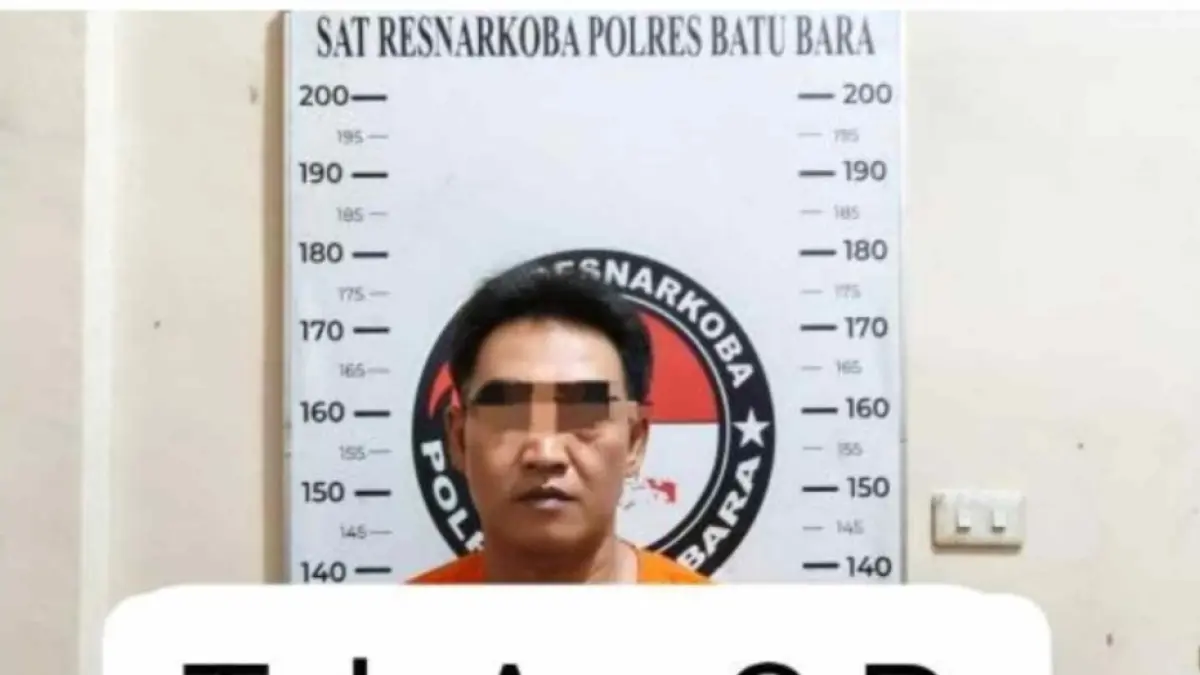 Petugas Satresnarkoba Polres Batu Bara mengamankan tersangka pengedar sabu beserta barang bukti seberat 16,99 gram hasil pengungkapan kasus.
