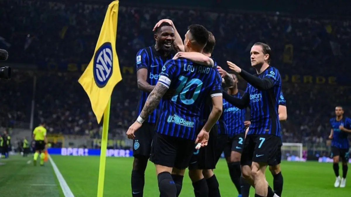 Selebrasi Lautaro Martinez usai mencetak gol saat Inter Milan menghajar AS Roma 5-2 di Giuseppe Meazza.