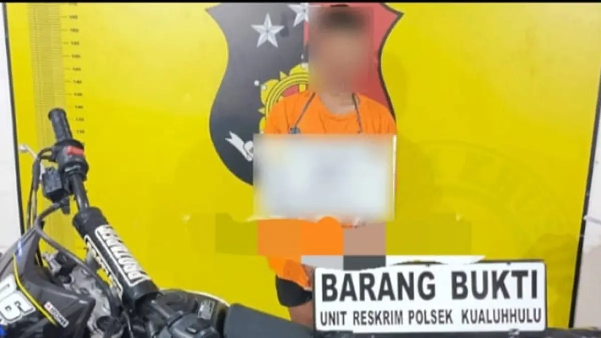 Tersangka dan barang bukti.
