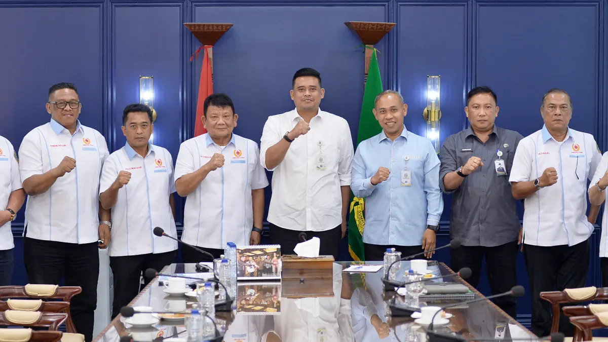 Gubernur Sumut Bobby Nasution menerima audiensi pengurus KONI Sumut membahas pembinaan atlet dan persiapan menuju PON 2028 di Medan.