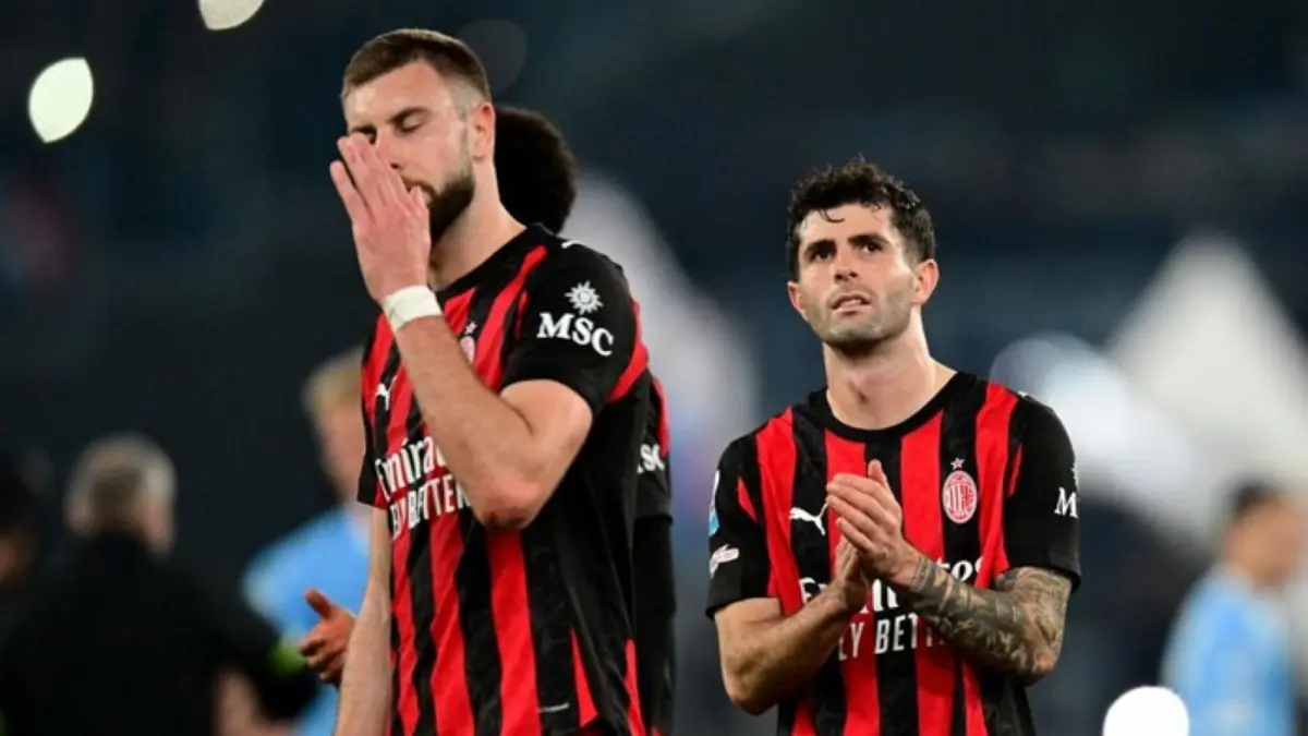 Pemain AC Milan kalah 0-1 dari Napoli di Serie A.