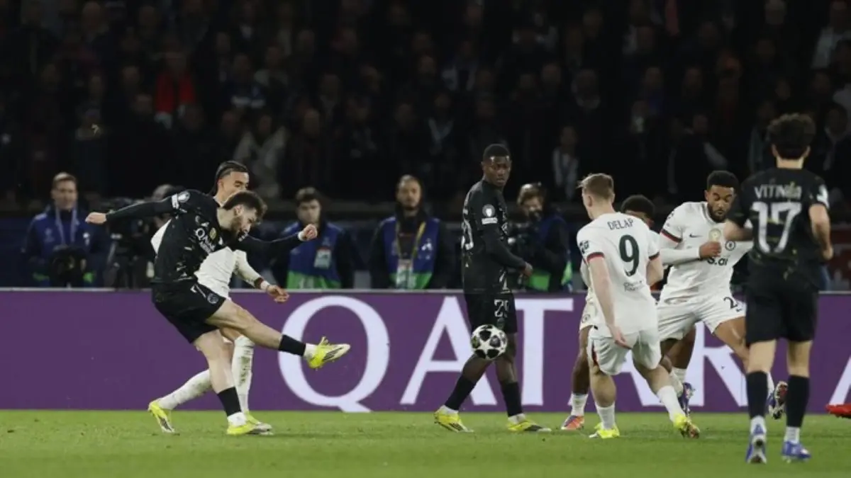 Pemain PSG bersiap menghadapi Liverpool di Parc des Princes pada leg pertama perempatfinal Liga Champions 2026