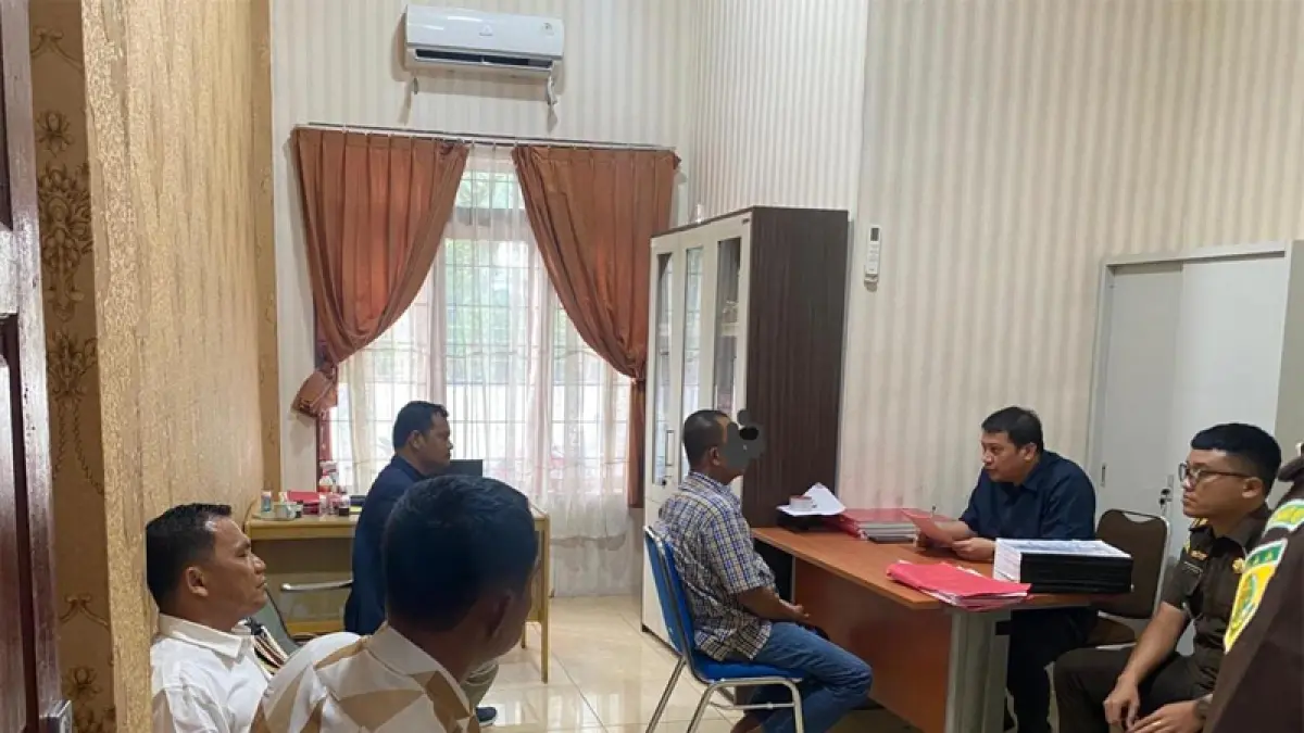 Tim Sat Reskrim Polres Padangsidimpuan serahkan tersangka RL beserta barang bukti ke JPU Kejari Padangsidimpuan dipimpin langsung Kasat Reskrim AKP Hasiholan Naibaho, Selasa (7/4/2026).
