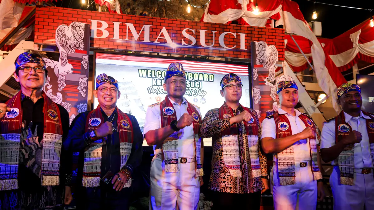 Wali Kota Medan Rico Waas menghadiri deck reception ASEAN Plus Cadet Sail 2026 di atas KRI Bima Suci di Pelabuhan Belawan, Senin (6/4/2026).