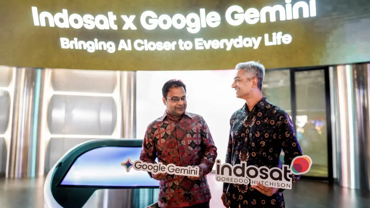 Bilal Kazmi (kiri) bersama Rohan Tiwary saat peluncuran kolaborasi Indosat Ooredoo Hutchison dan Google menghadirkan akses Google Gemini bagi pelanggan IM3 dan Tri.