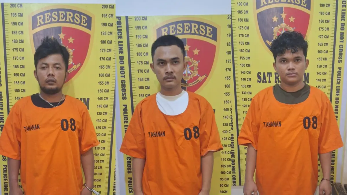 Tiga pelaku pencopetan dan penadah ponsel yang diamankan Polres Pematangsiantar usai beraksi di kawasan Pasar Horas, Kota Pematangsiantar. 