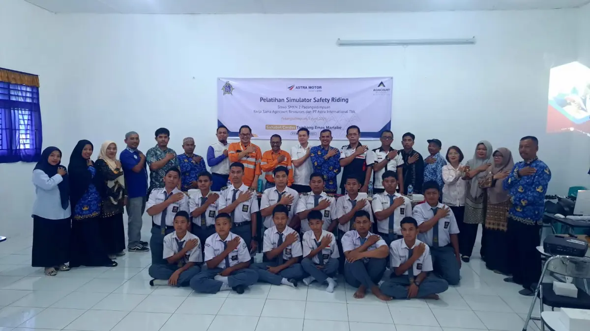 Astra dan PTAR dalam lab safety riding bersama siswa SMKN 2 Padangsidimpuan, Kamis (9/4/2026). (Samman/MetroDaily)