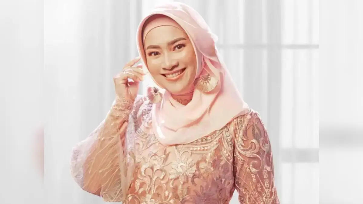Ikke Nurjanah memberikan keterangan terkait polemik penurunan royalti dangdut di Depok, Jawa Barat.