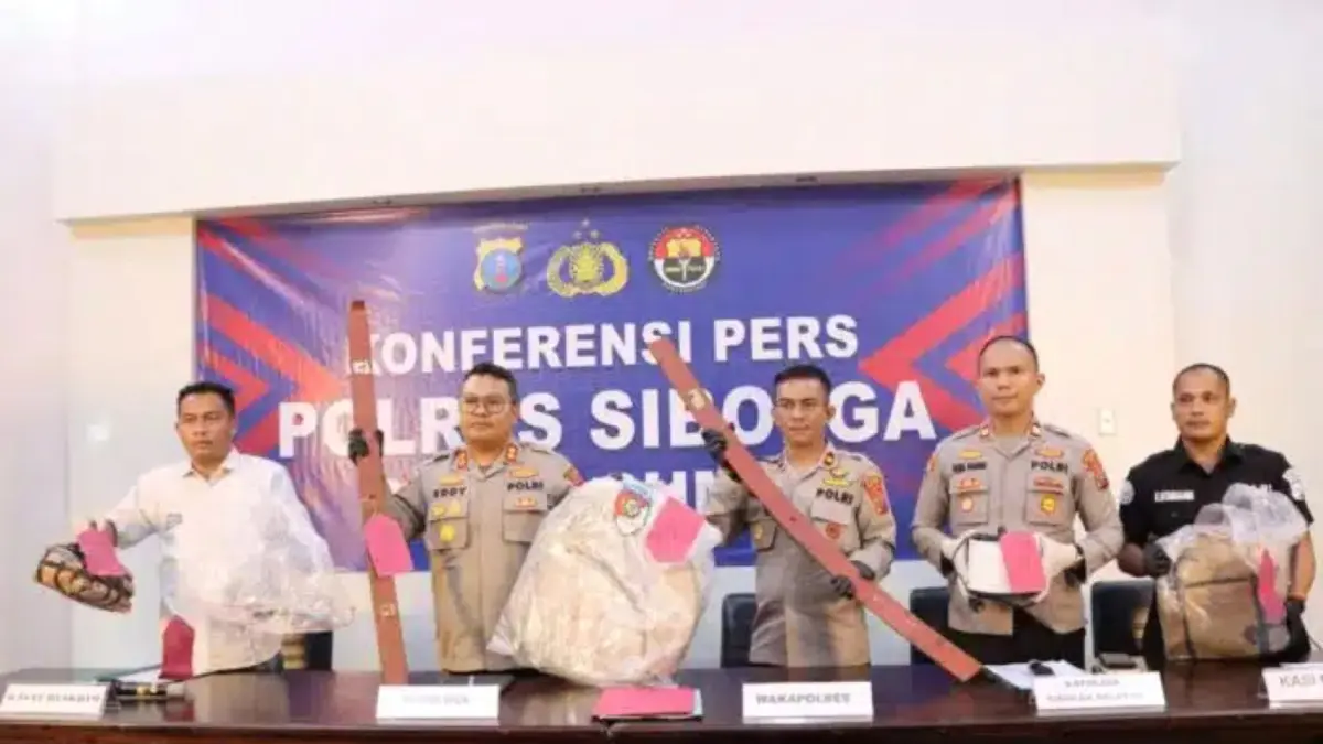 Konferensi pers Polres Sibolga terkait pengungkapan dua kasus pencurian dengan pemberatan (curat) di wilayah Kota Sibolga, Selasa (7/4/2026).