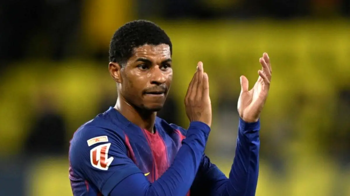 Marcus Rashford saat membela Barcelona pada musim 2025/2026, tampil impresif dengan kontribusi gol dan assist yang menarik minat klub untuk mempermanenkannya.