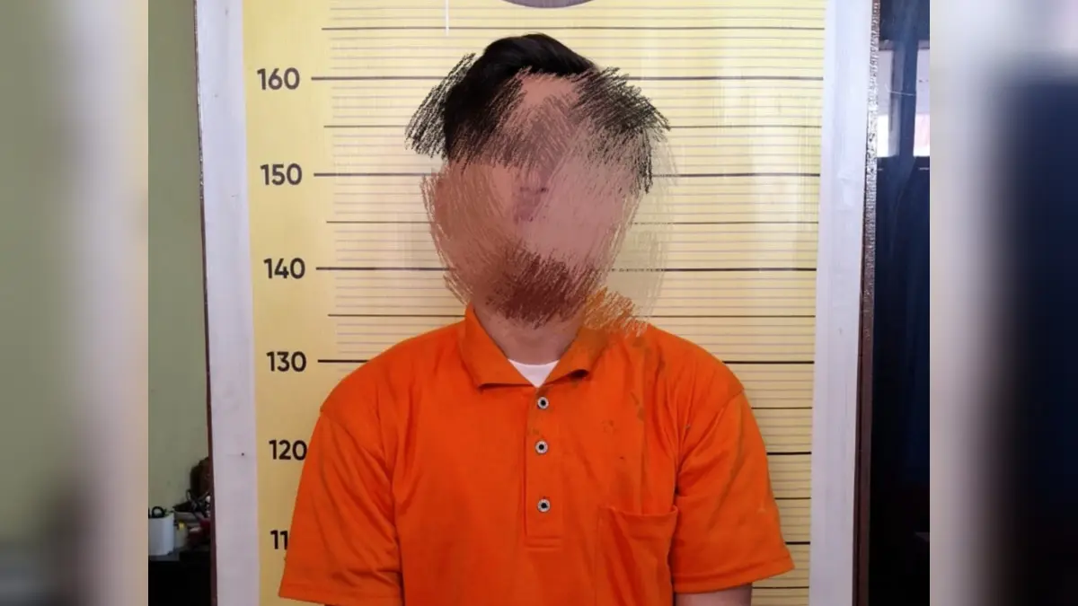 Petugas Avsec Bandara Silangit bersama Satresnarkoba Polres Taput saat mengamankan barang bukti sabu seberat 1,5 kilogram yang digagalkan dari upaya penyelundupan melalui jalur penerbangan.