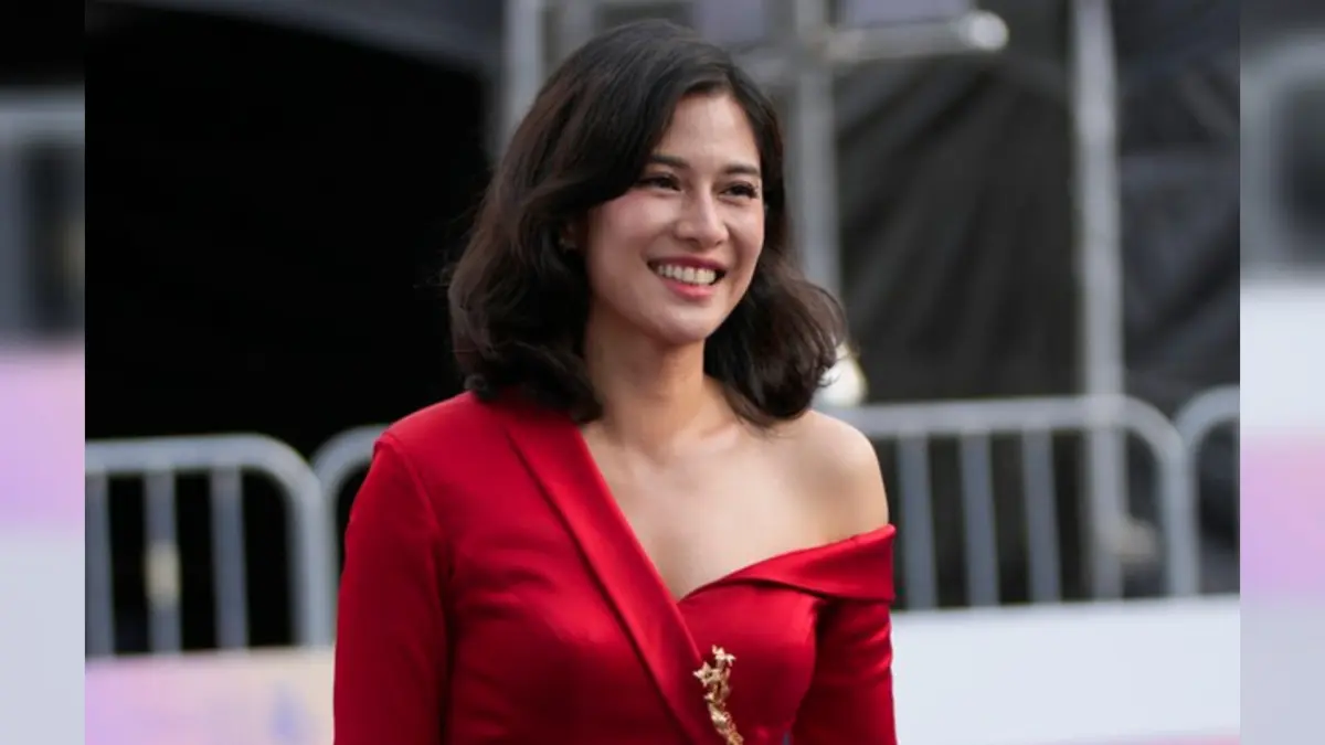 Aktris Dian Sastrowardoyo dipasangkan dengan Reza Rahadian dalam remake Indonesia drama Korea Descendants of the Sun yang akan disutradarai Hanung Bramantyo. 