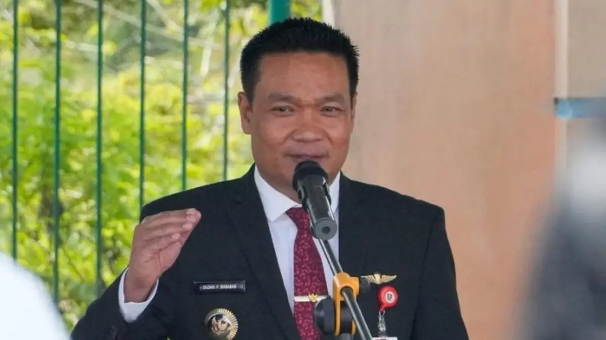 Bupati Humbang Hasundutan Oloan Paniaran Nababan yang mengundurkan diri dari jabatan Ketua DPC PDIP setempat untuk fokus pada pemerintahan.