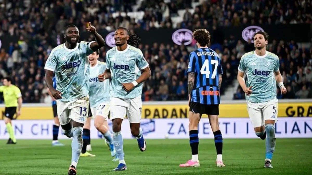 Jeremie Boga merayakan gol tunggal kemenangan Juventus ke gawang Atalanta dalam lanjutan Serie A.