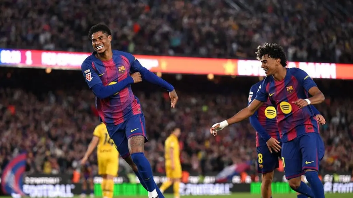 Pemain Barcelona merayakan kemenangan telak 4-1 atas Espanyol dalam Derby Catalan di Camp Nou.