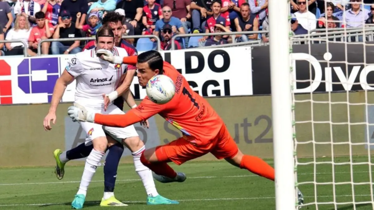 Sebastiano Esposito mencetak gol kemenangan Cagliari ke gawang Cremonese yang membuat tim tamu terjerumus ke zona degradasi Serie A.