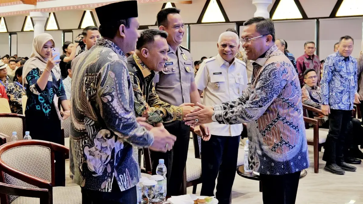 Wakil Bupati Simalungun Benny Gusman Sinaga saat menghadiri Rapat Konsolidasi pelaksanaan program Makan Bergizi Gratis di Hotel Niagara Parapat.