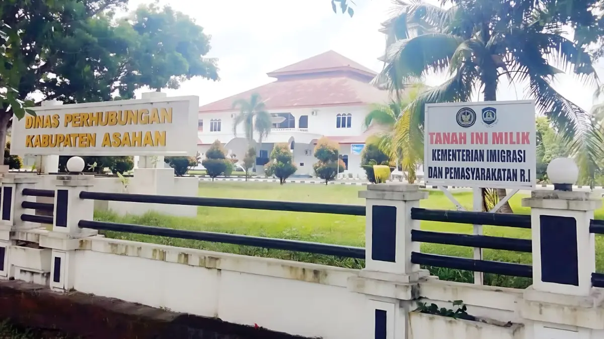 Kondisi eks Terminal Madya Kisaran dan kantor Dinas Perhubungan Asahan yang akan dialihfungsikan menjadi kantor pelayanan keimigrasian.
