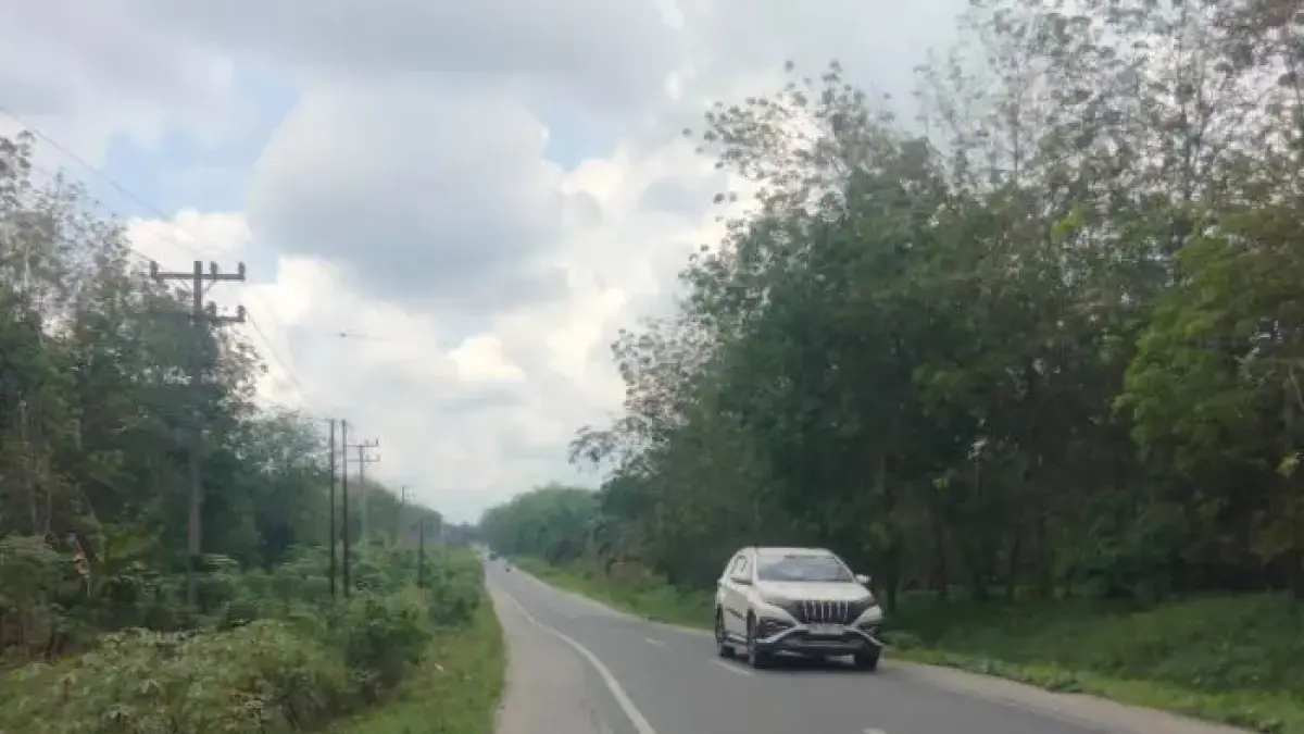 Kondisi jalan di Kelurahan Sei Renggas, Kisaran Barat, Asahan, proyek tahun 2024 yang dikerjakan CV Parultop Lehu dan menjadi temuan kerugian negara oleh BPK.